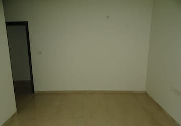 Room in 4 BHK Apartment at Oberoi Realty Esquire, Goregaon East – for Sale