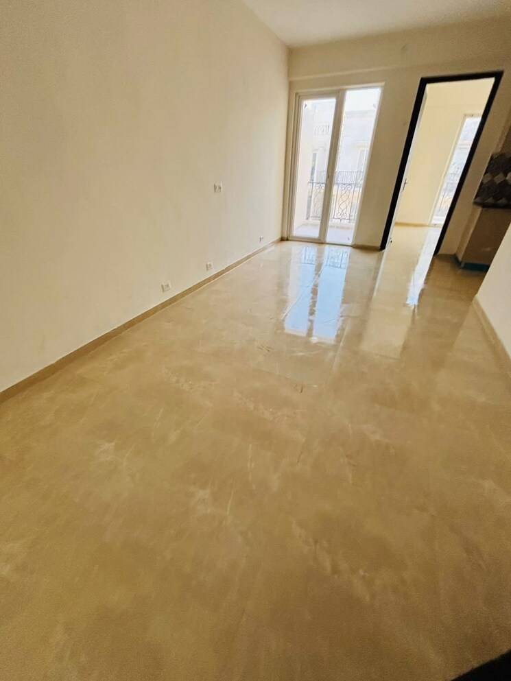 Room, signature-global-park-4-and-5 3 Bedroom 1120 Sq.Ft. Apartment In Sohna Sector 36 Gurgaon 9357778