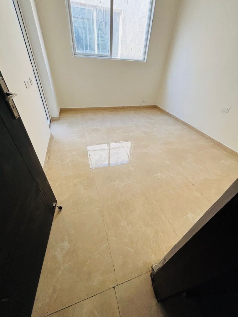 Room, signature-global-park-4-and-5 3 Bedroom 1120 Sq.Ft. Apartment In Sohna Sector 36 Gurgaon 9357778