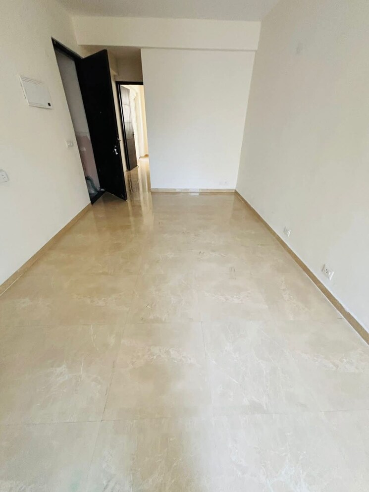 Room, signature-global-park-4-and-5 3 Bedroom 1120 Sq.Ft. Apartment In Sohna Sector 36 Gurgaon 9357778