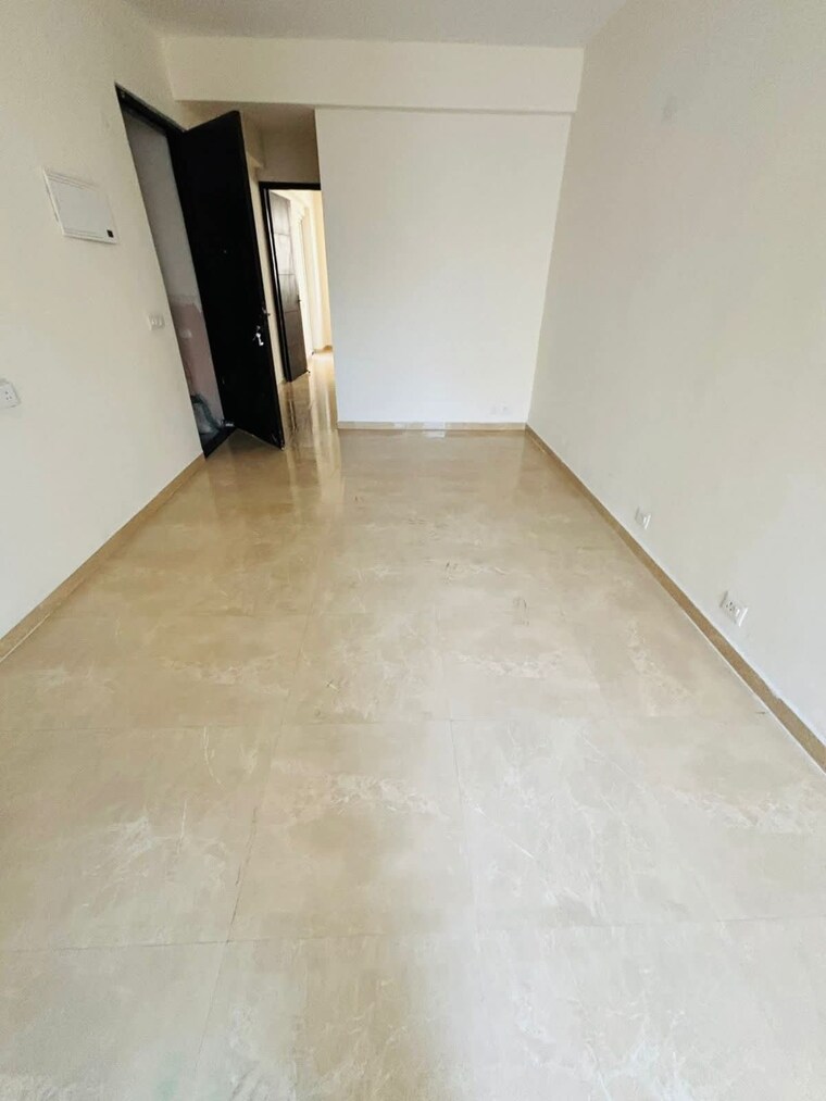 Room, signature-global-park-4-and-5 3 Bedroom 1120 Sq.Ft. Apartment In Sohna Sector 36 Gurgaon 9357778