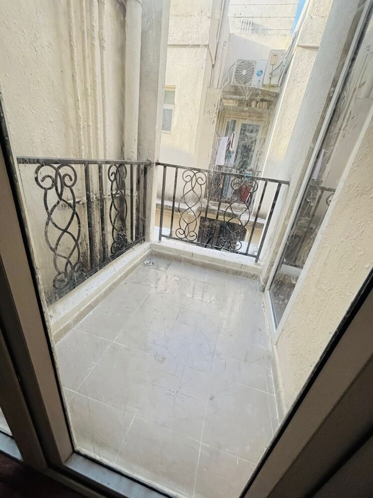 Balcony, signature-global-park-4-and-5 3 Bedroom 1120 Sq.Ft. Apartment In Sohna Sector 36 Gurgaon 9357778