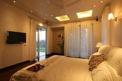 4 BHK + Extra Room Villa For Sale in Dorabjee Paradise Building A&B Condominium