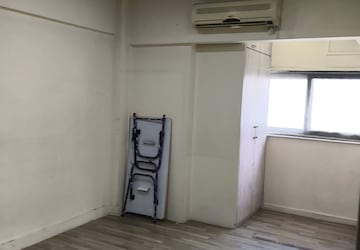 1 BHK Apartment For Rent in Vile Parle West