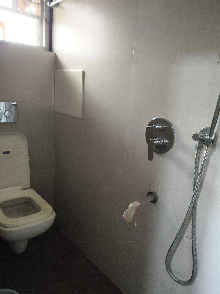 Bathroom, vile parle west 1 Bedroom 480 Sq.Ft. Apartment In Vile Parle West Mumbai 9357804