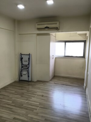 Room in 1 BHK Apartment at Vile Parle West – for Rent