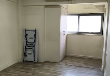 Room in 1 BHK Apartment at Vile Parle West – for Rent