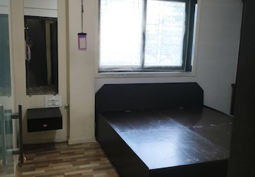 Room in 1 BHK Apartment at Vile Parle West – for Rent