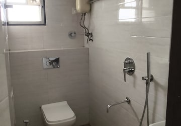 Bathroom in 1 BHK Apartment at Vile Parle West – for Rent