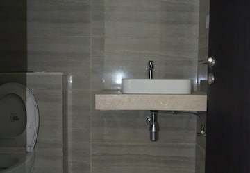 Bathroom in 4 BHK Apartment at Oberoi Realty Esquire, Goregaon East – for Rent