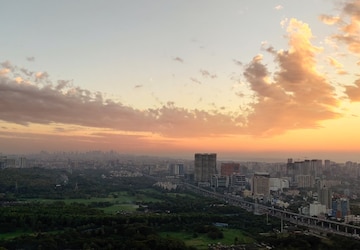 Plot Area in 4 BHK Apartment at Oberoi Realty Esquire, Goregaon East – for Rent