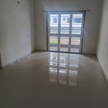 Room in 3 BHK Apartment at Kohinoor Viva City, Dhanori – for Rent