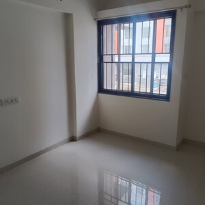 Room in 3 BHK Apartment at Kohinoor Viva City, Dhanori – for Rent