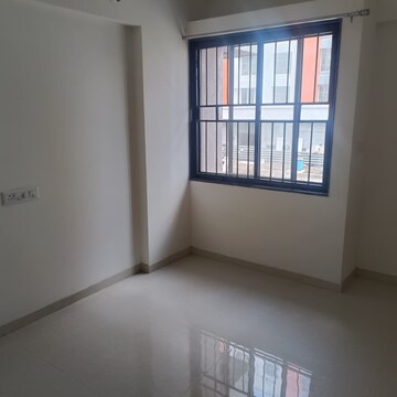 Room in 3 BHK Apartment at Kohinoor Viva City, Dhanori – for Rent