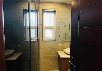 Bathroom in 4 BHK Builder Floor at Green Fields Colony – for Rent