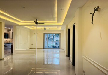 Building Lobby in 4 BHK Builder Floor at Green Fields Colony – for Rent