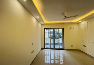 Furnished Amenities in 4 BHK Builder Floor at Green Fields Colony – for Rent