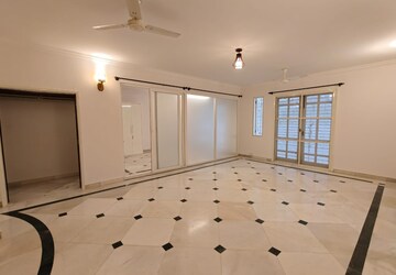 Room in 3 BHK Apartment at Seebo Apartments, Halasuru – for Rent