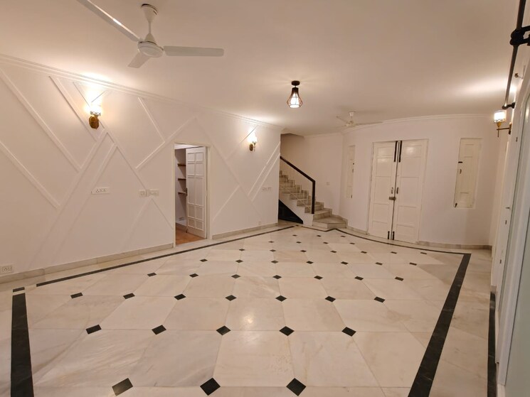 Bathroom, seebo-apartments 3 Bedroom 2500 Sq.Ft. Apartment In Halasuru Bangalore 9357899