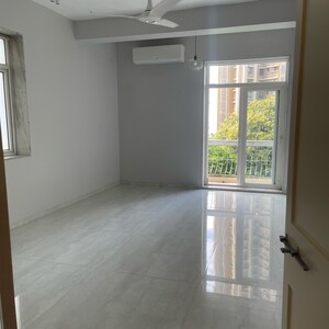 Room in 3 BHK Apartment at Malabar Hill – for Rent