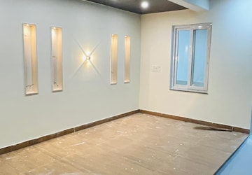 Room in 3 BHK Builder Floor at Jakhan – for Rent