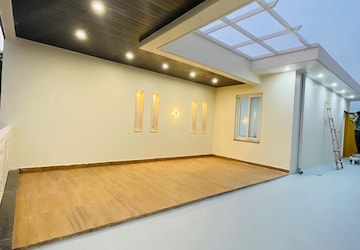Room in 3 BHK Builder Floor at Jakhan – for Rent
