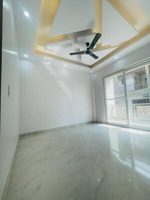 Room in 3 BHK Builder Floor at Jakhan – for Rent