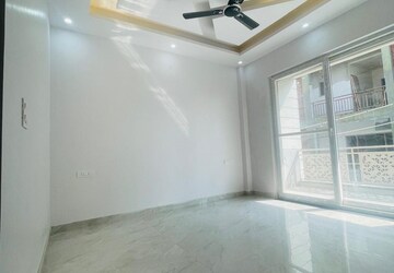 Room in 3 BHK Builder Floor at Jakhan – for Rent