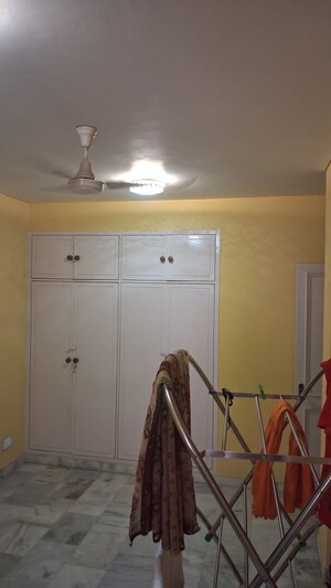 Furnished Amenities in 2 BHK Builder Floor at Hauz Khas – for Rent