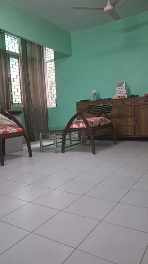 Gym in 2 BHK Builder Floor at Hauz Khas – for Rent