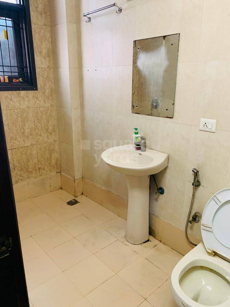 Bathroom, lajpat nagar i 2 Bedroom 902 Sq.Ft. Builder Floor In Lajpat Nagar I Delhi 9358349
