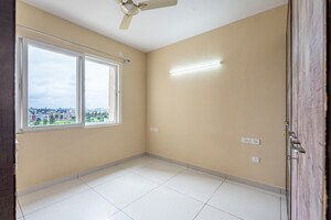 Room in 3 BHK Apartment at Prestige Lakeside Habitat, Varthur – for Rent