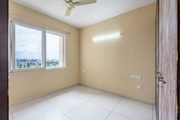 Room in 3 BHK Apartment at Prestige Lakeside Habitat, Varthur – for Rent