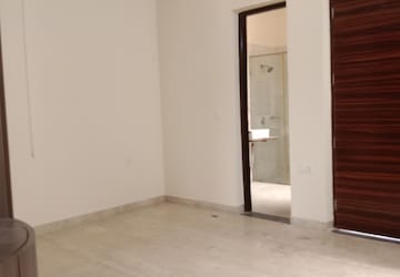 Room in 2 BHK Apartment at Sector 62 – for Sale