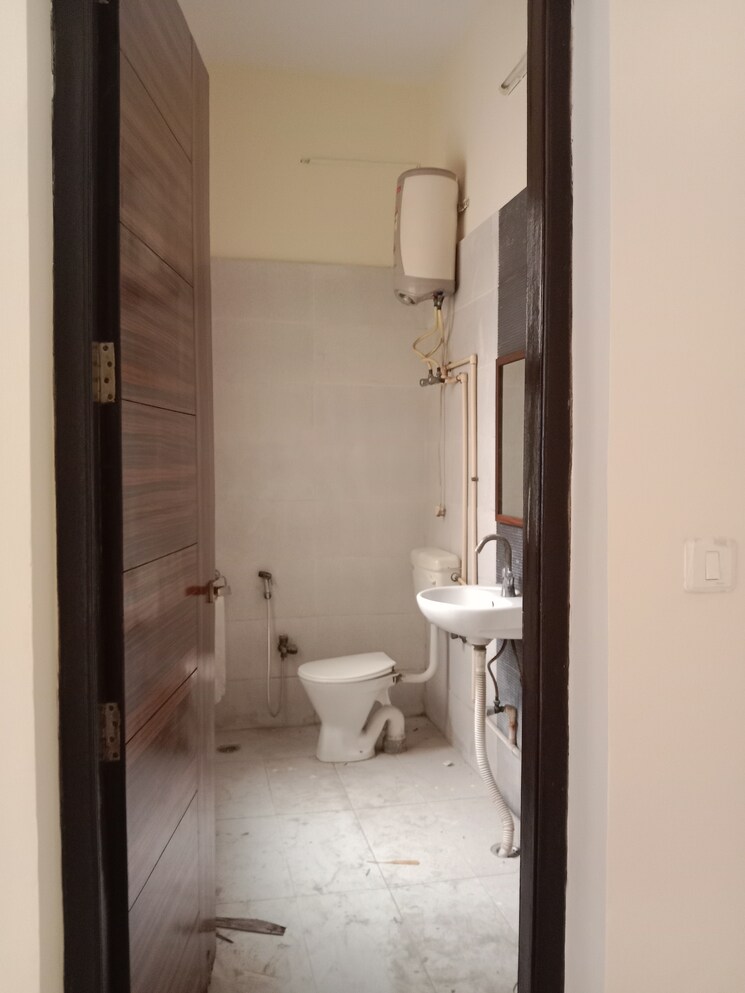 Bathroom, sector 62 2 Bedroom 1025 Sq.Ft. Apartment In Sector 62 Noida 9358350