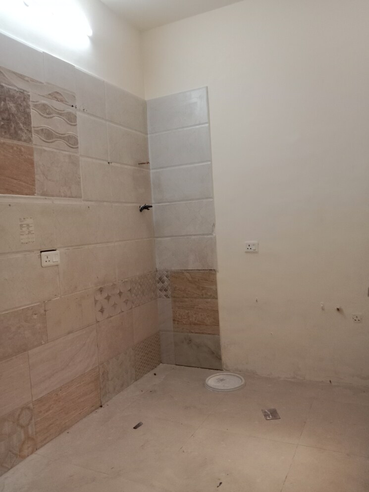 Bathroom, sector 62 2 Bedroom 1025 Sq.Ft. Apartment In Sector 62 Noida 9358350