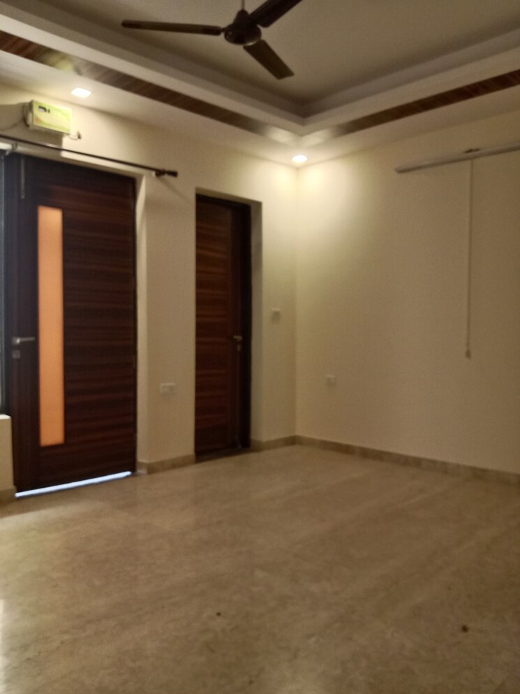 Room, sector 62 2 Bedroom 1025 Sq.Ft. Apartment In Sector 62 Noida 9358352