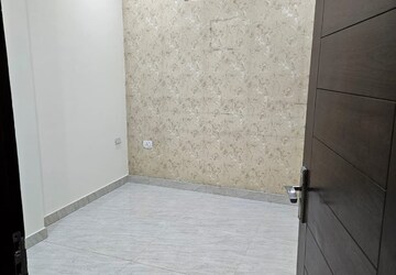 Room in 3 BHK Builder Floor at Maya Homes, Indrapuram – for Rent