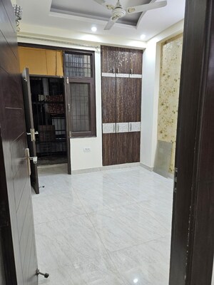 Room in 3 BHK Builder Floor at Maya Homes, Indrapuram – for Rent