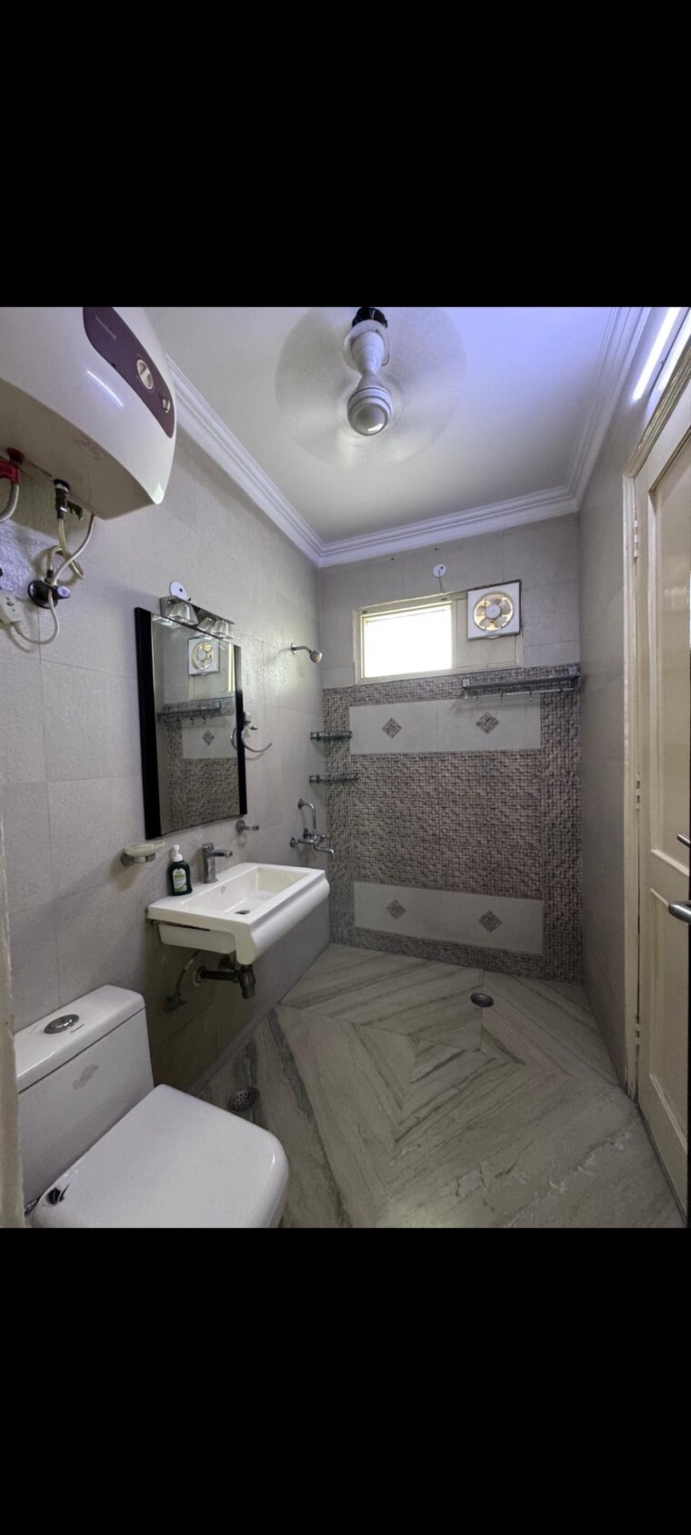 Bathroom, paschim vihar 2 Bedroom 84 Sq.Yd. Builder Floor In Paschim Vihar Delhi 9358644