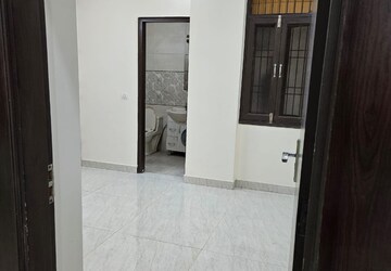 Room in 3 BHK Builder Floor at Maya Homes, Indrapuram – for Rent