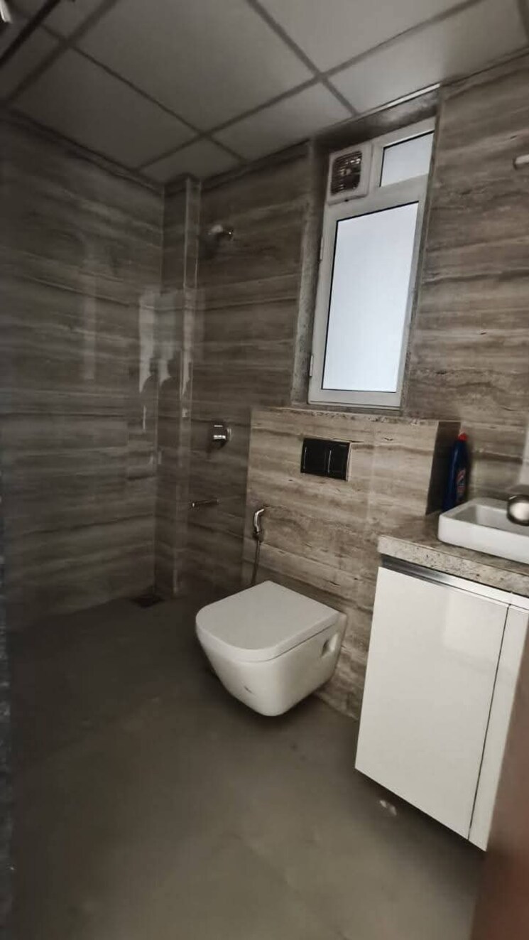 Bathroom, runwal-nirvana 3 Bedroom 1350 Sq.Ft. Apartment In Parel Mumbai 9358812