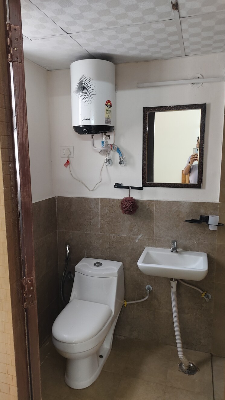 Bathroom, suncity-avenue-76 2 Bedroom 735 Sq.Ft. Apartment In Sector 76 Gurgaon 9358895