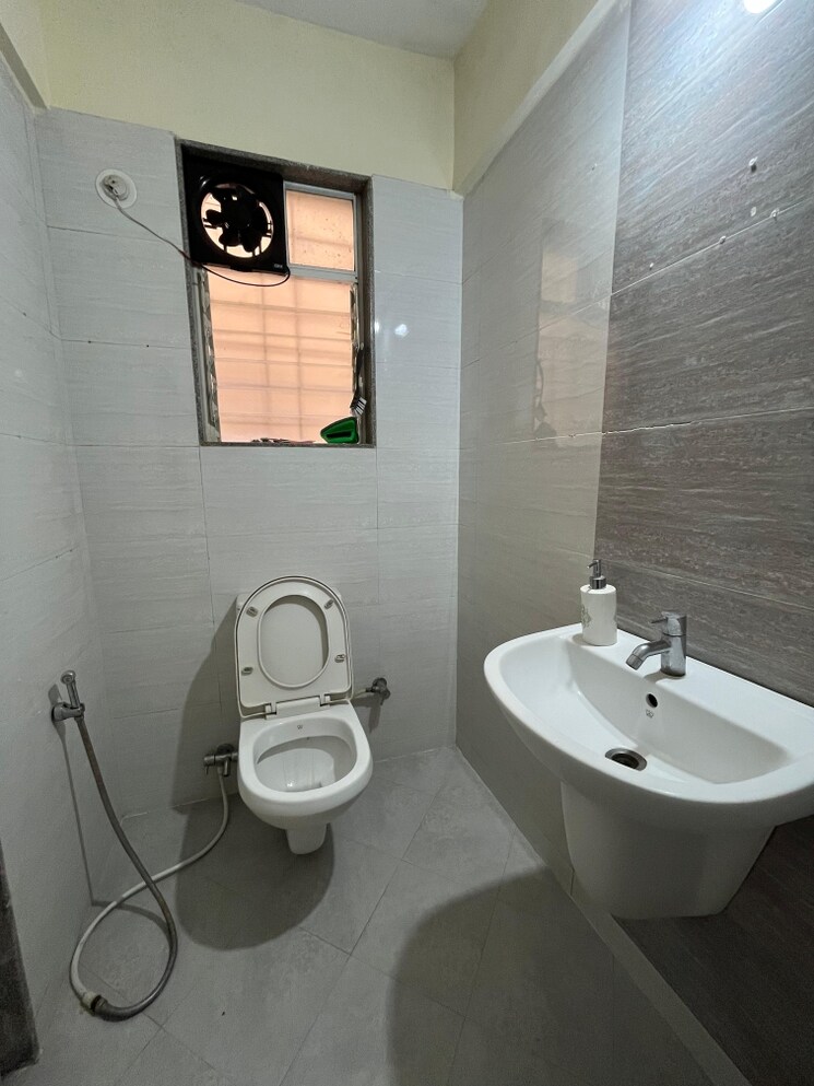 Bathroom, alliance-nisarg 2 Bedroom 940 Sq.Ft. Apartment In Wakad Pune 9358886
