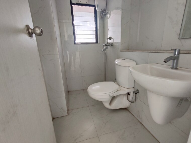 Bathroom, runwal-gardens-phase-i 2 Bedroom 669 Sq.Ft. Apartment In Dombivli East Thane 9359058
