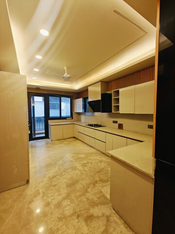 Room in 4 BHK Builder Floor at Nirvana Country Birch Court, Sector 50 – for Rent