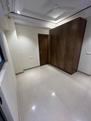 Room in 3 BHK Builder Floor at Suncity Vatsal Valley, Gwal Pahari – for Rent