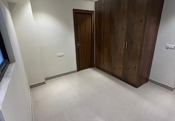 Room in 3 BHK Builder Floor at Suncity Vatsal Valley, Gwal Pahari – for Rent