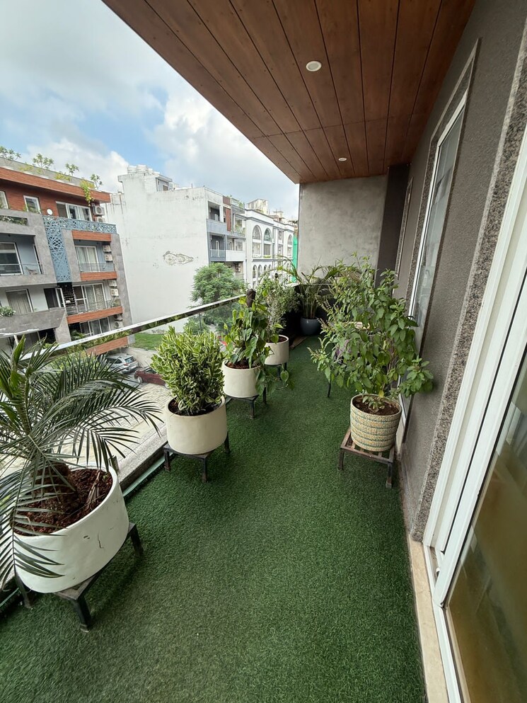 Balcony, auram-floor 3 Bedroom 3000 Sq.Ft. Builder Floor In South City 2 Gurgaon 9359066