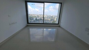 Room in 2 BHK Apartment at Sunteck City Avenue 4, Goregaon West – for Rent